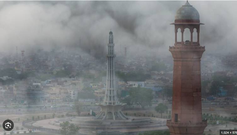 Lahore Tops World’s Most Polluted Cities as AQI Hits Hazardous Level lhr